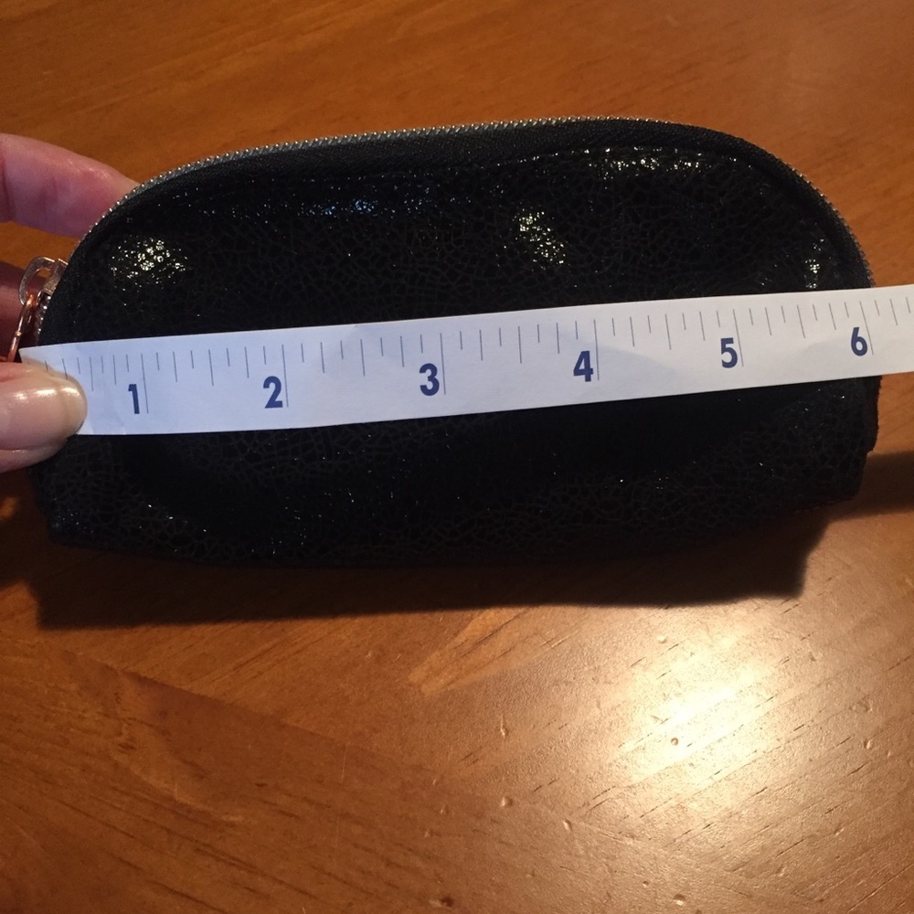 MAC Cosmetic Bag👄💄💋 - Picture 7 of 8